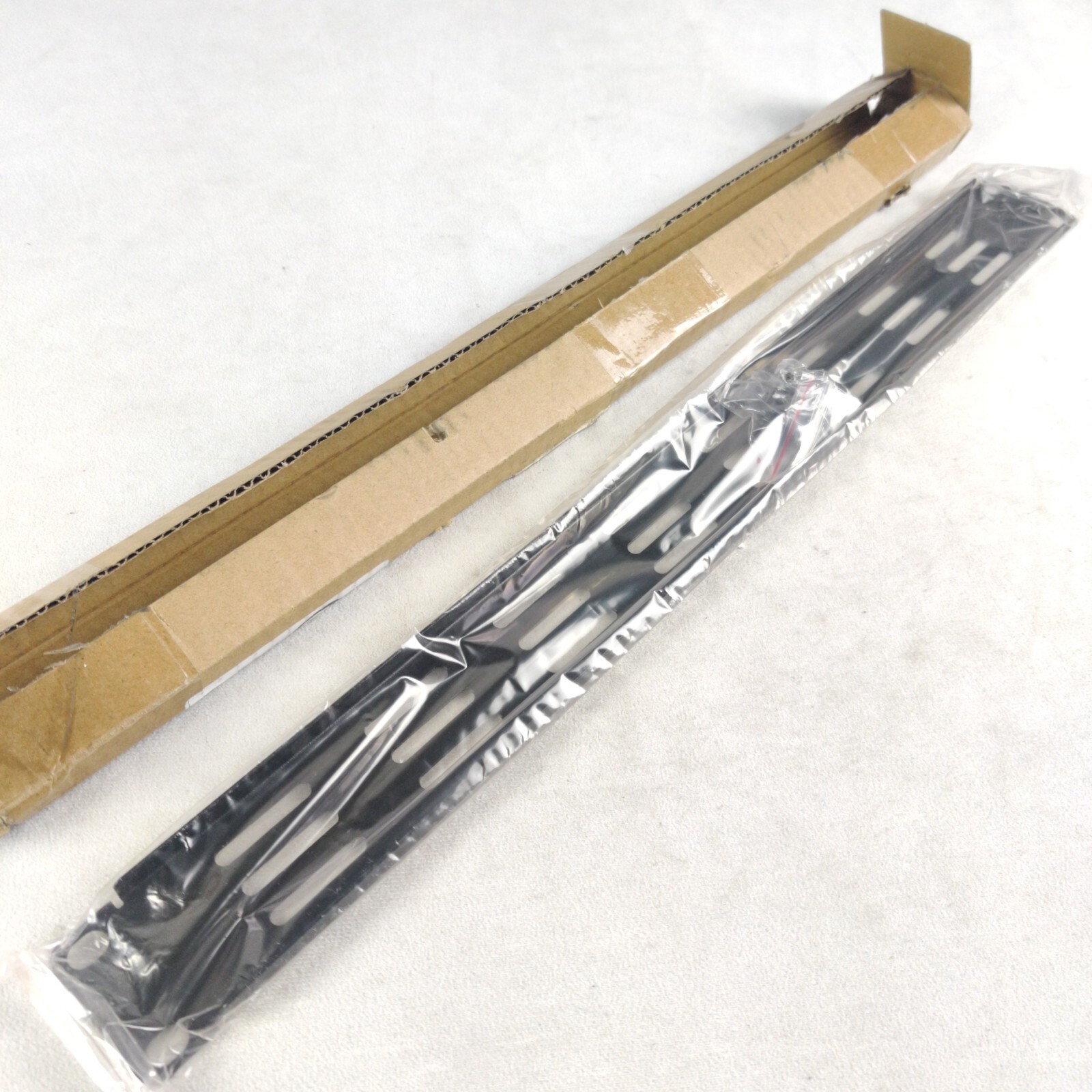 New NavePoint 1U Blank Rack Mount Panel IT Server Network Spacer Slotted Venting