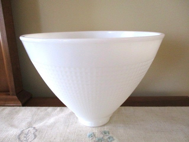 EX. Large White Waffle Weave Glass Globe Diffuser For Vintage Tole Toleware Lamp