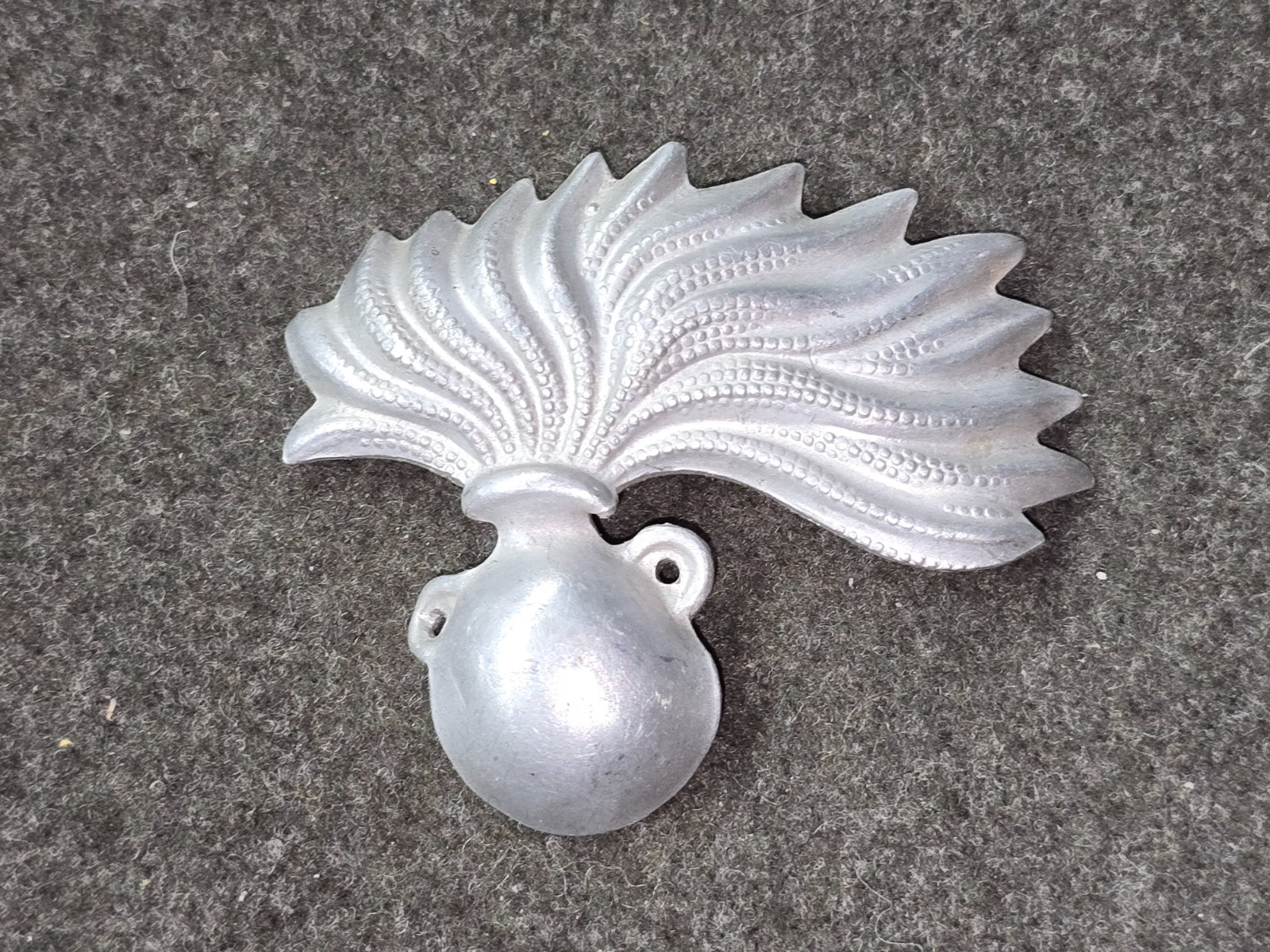 WWII Italian Pith Helmet Cap Badge