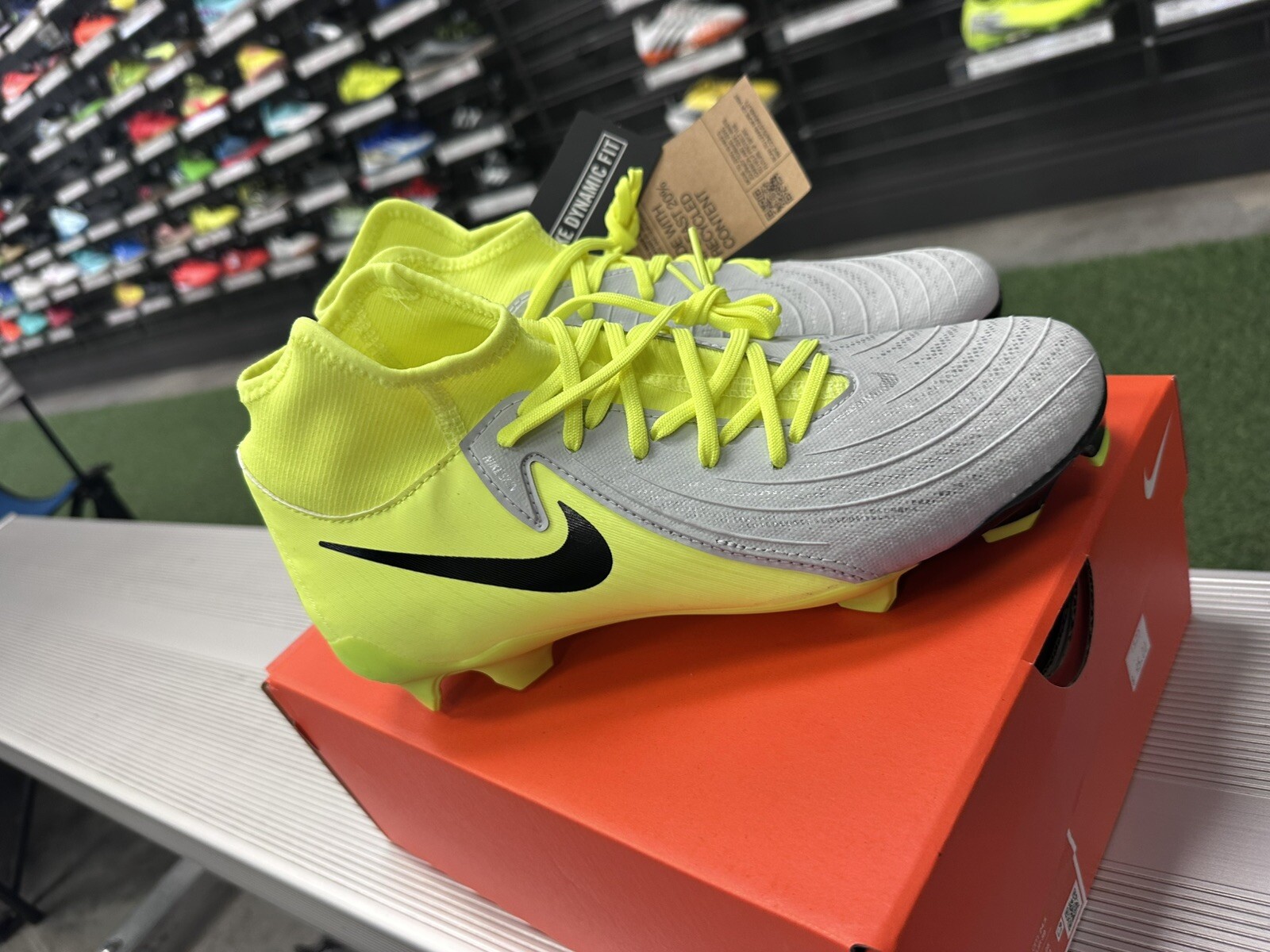 NIKE PHANTOM LUNA II ACADEMY FG/MG SILVER VOLT MEN FD6725003 MAD VOLTAGE PACK