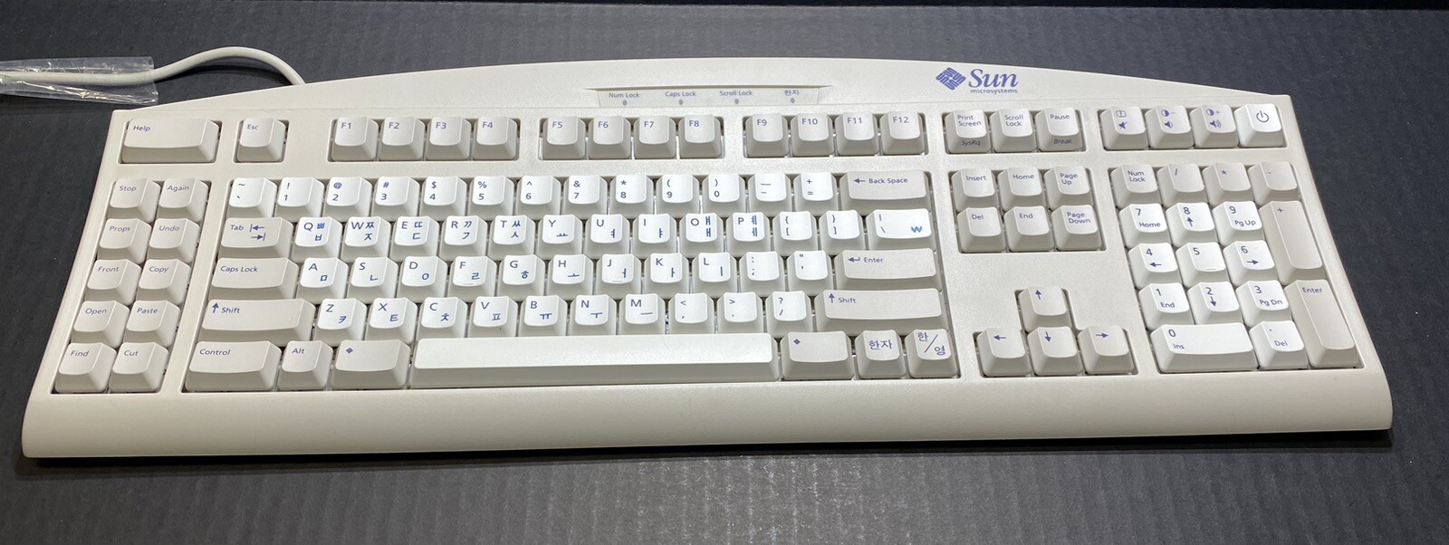 Sun 320-1302 Type-6 KOREAN Keyboard, 2Meter Cable Mini-Din8 Connector, Clean
