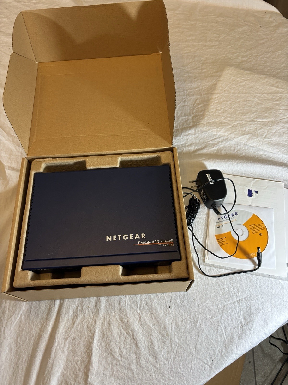 Netgear Prosafe Vpn Firewall 50 With 8 Port 10/100 Mbps Switch FVS338