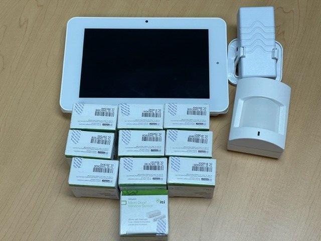 Qolsys QS9201-1200-840 IQPanel 2 GE 10 DOOR KIT + 6 MONTHS ALARM MONITORING USED