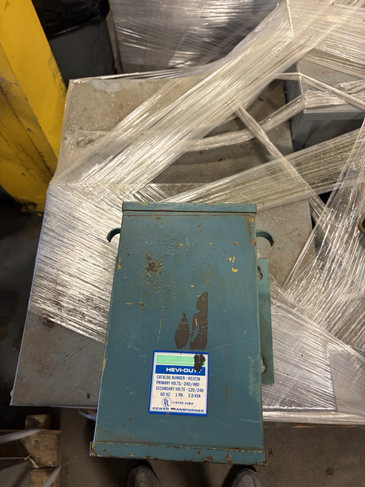 Hevi Duty HS1F3A 3 kVA 1-Phase Transformer 480/240 V to 240/120 V USED