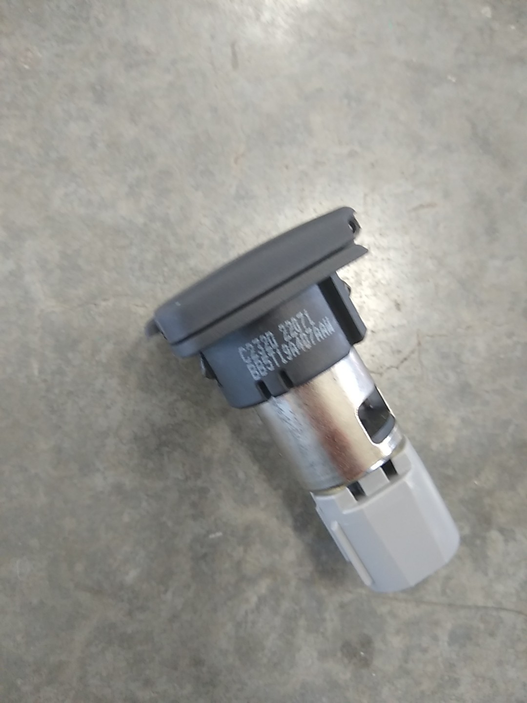 17 18 19 20 21 22 2017 2018 2019 2020 2021 2022 F250 F350 F450 12 Volt Charger