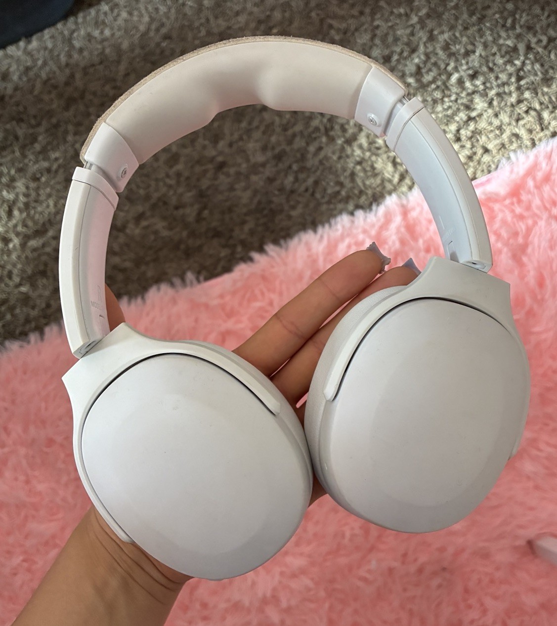 Skullcandy White Over-Ear Ear-Cup Headphones, Double Earpiece Headband