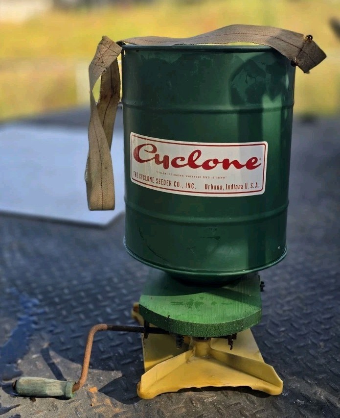 EXCELLENT Vintage Green Cyclone Seeder Hand Crank Spreader Urbana IN Metal WORKS