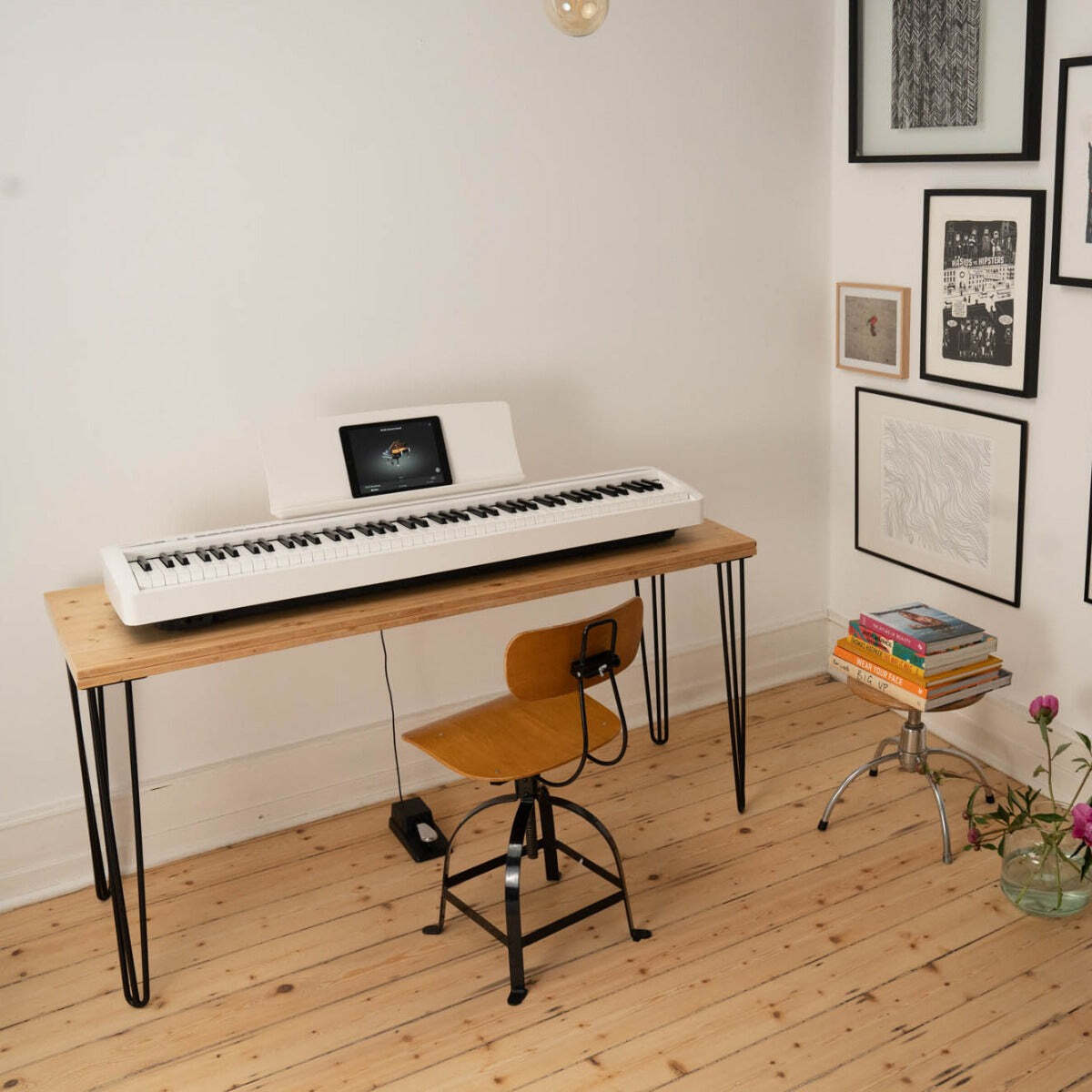 Kawai ES120 Portable Digital Piano - White KEY ESSENTIALS BUNDLE