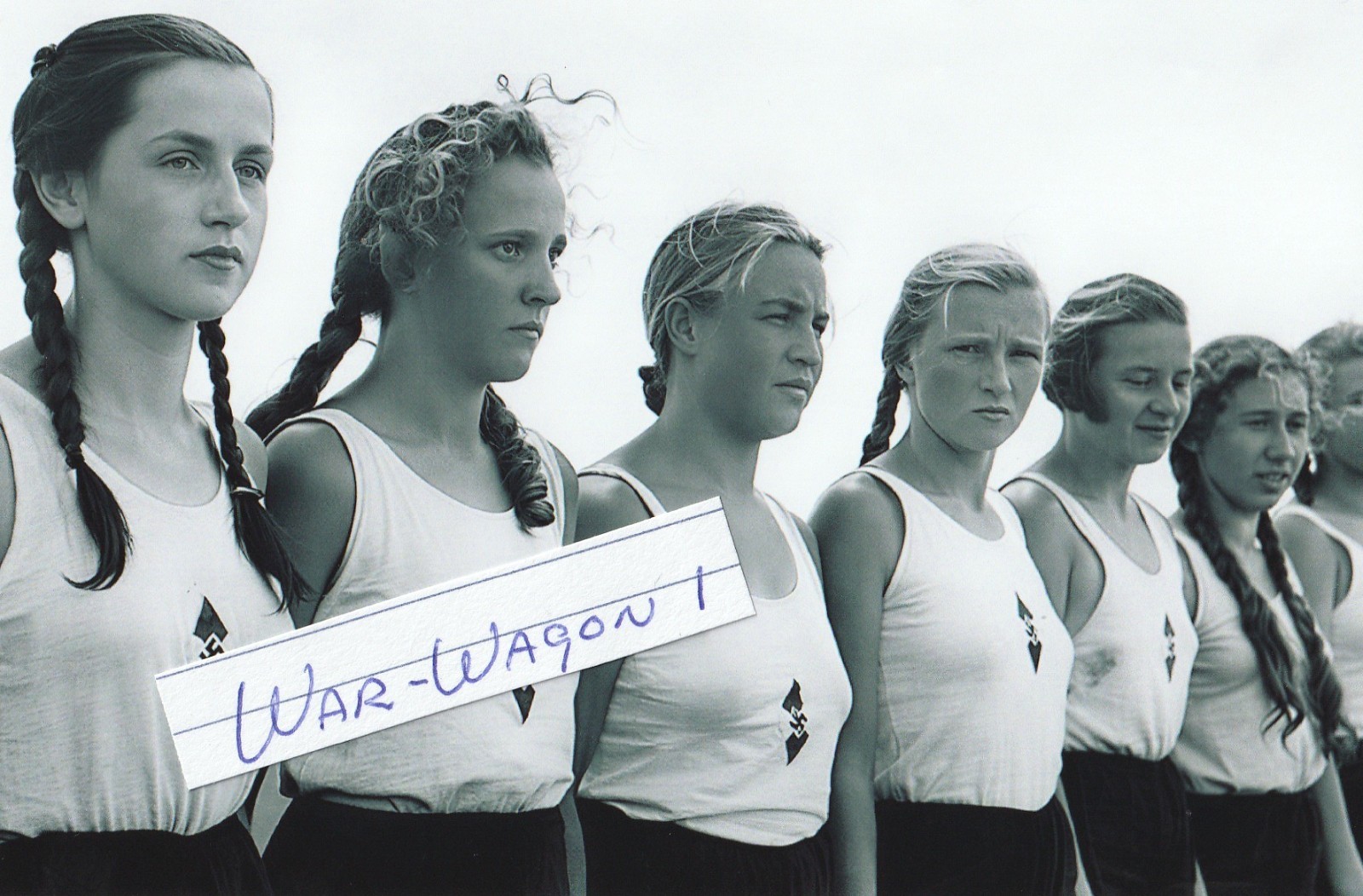 WW II German  Photo ==        Deutscher Mädel League  Bdm Girls..