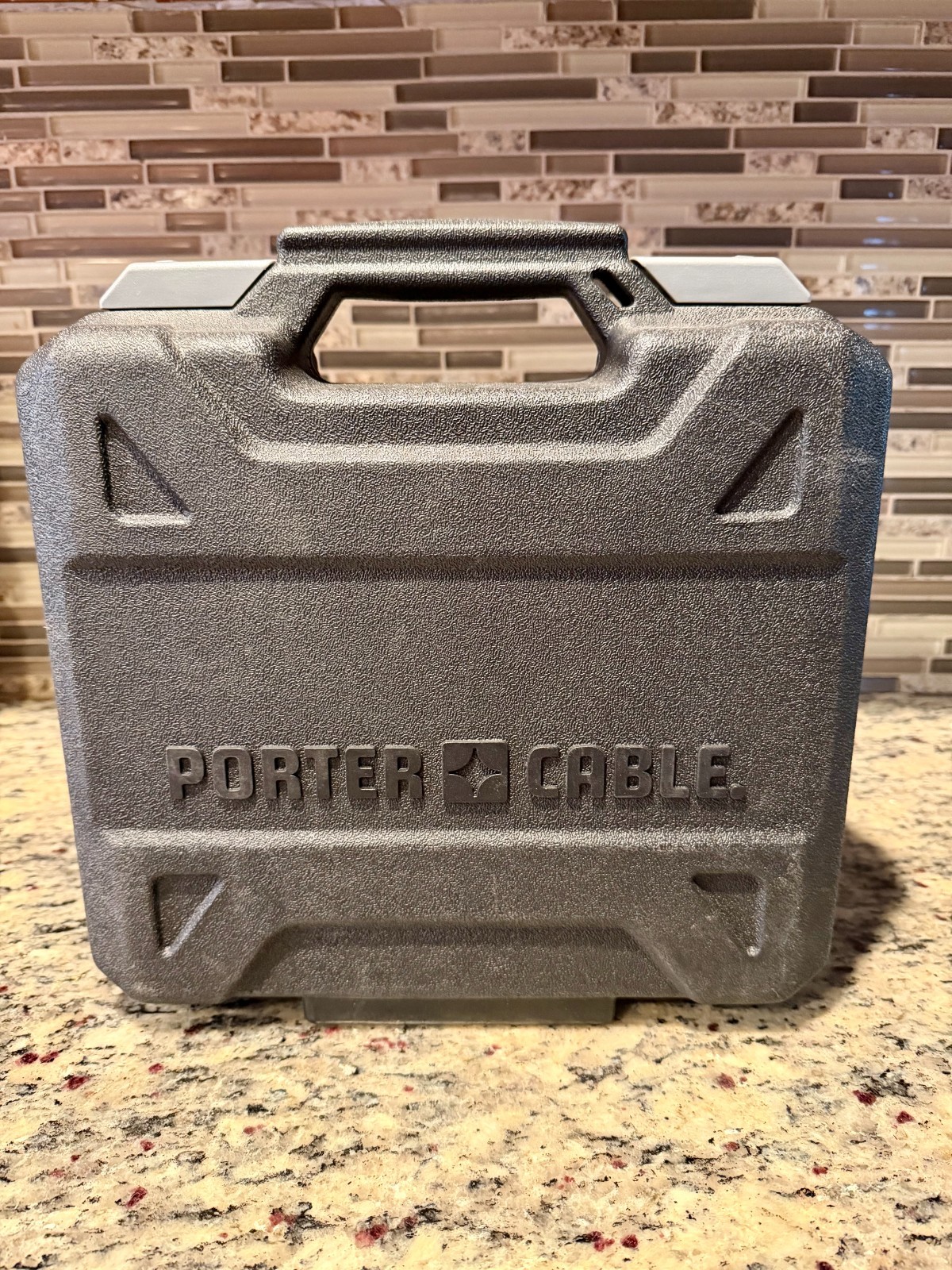 PORTER-CABLE BN200C Pneumatic Brad Nailer (MPN BN200C) w/ Case & Manual