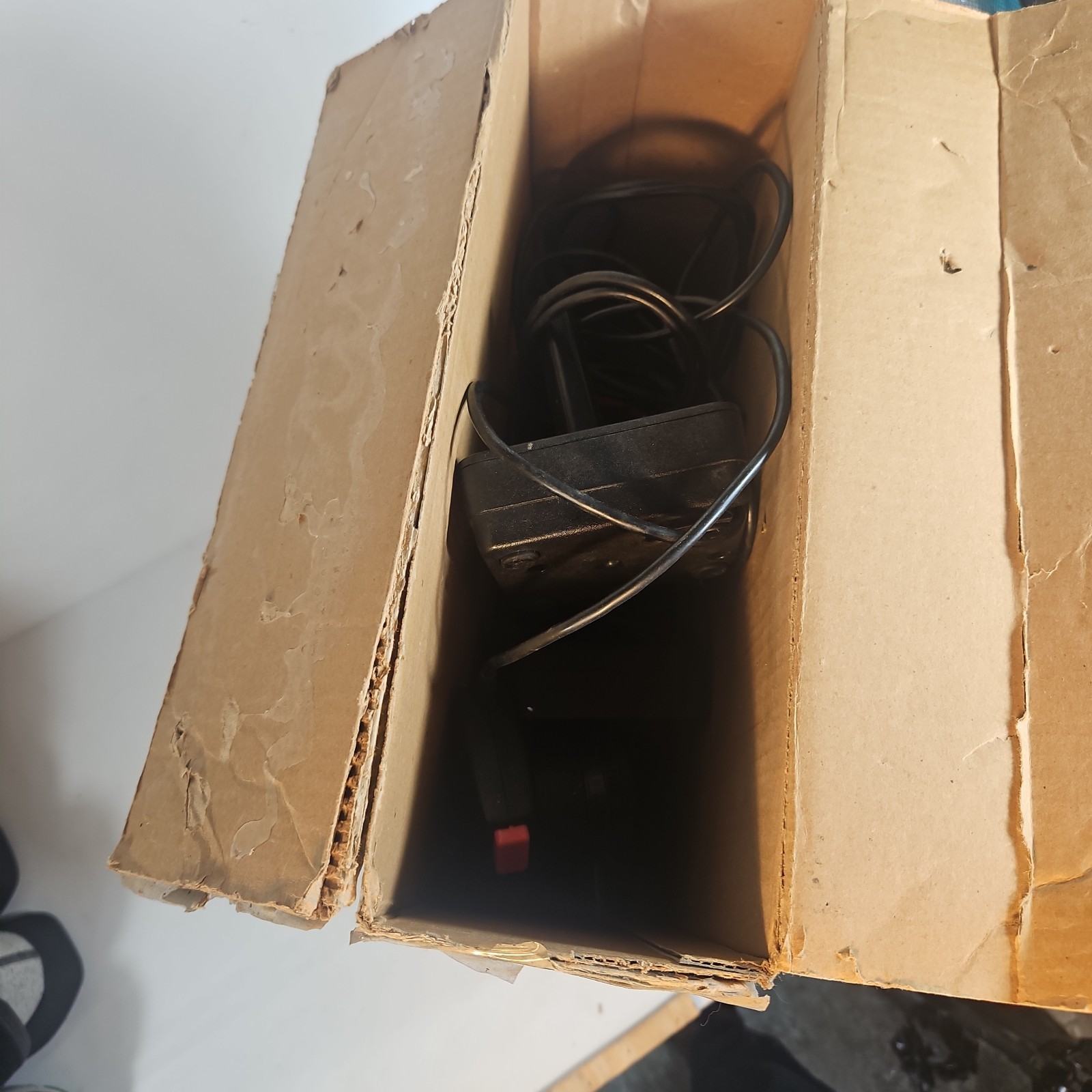 Atari 2600 Console, two sticks, two paddles. With Box. UNTESTED. Model CX-2600A