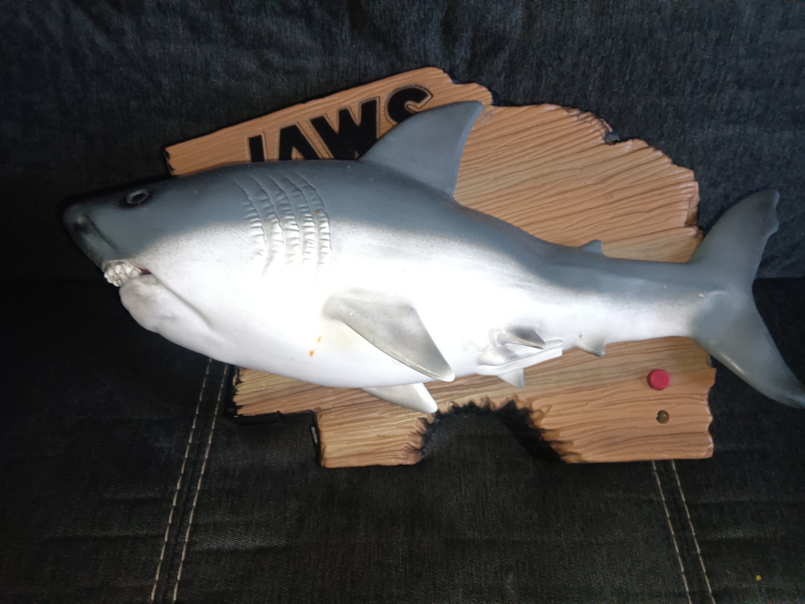 JAWS Universal Studios Shark Talking Singing Wall Plaque Animatronic Figure.