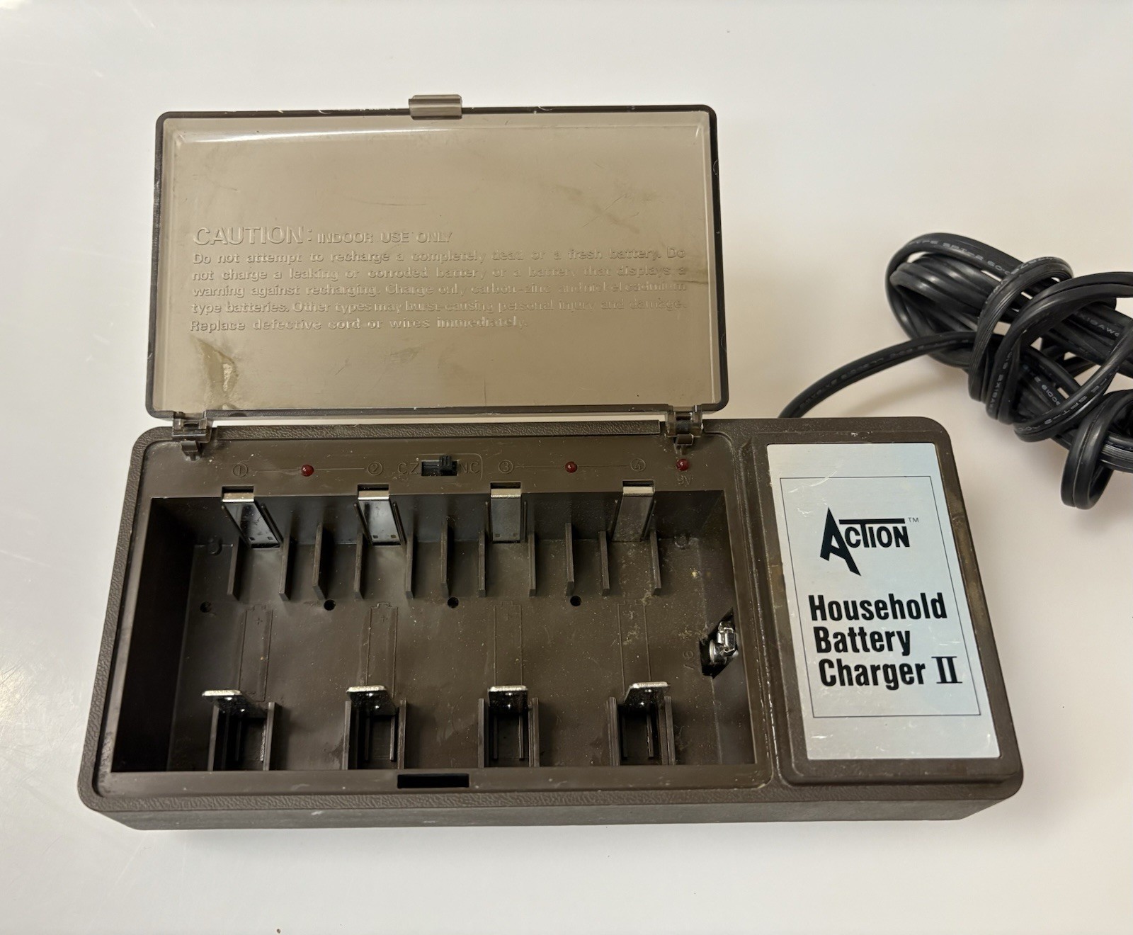 VTG Action Tungsram Household Battery Charger AA C D 9-Volt UNTESTED SOLD AS IS