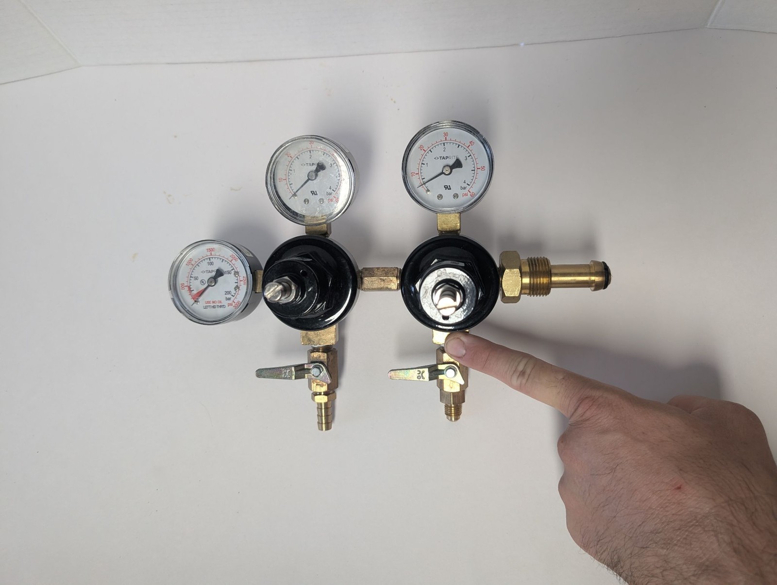 Taprite Dual Gauge Gas Regulator Brass Twin Outlet CO2 Nitrogen Beer Dispensing