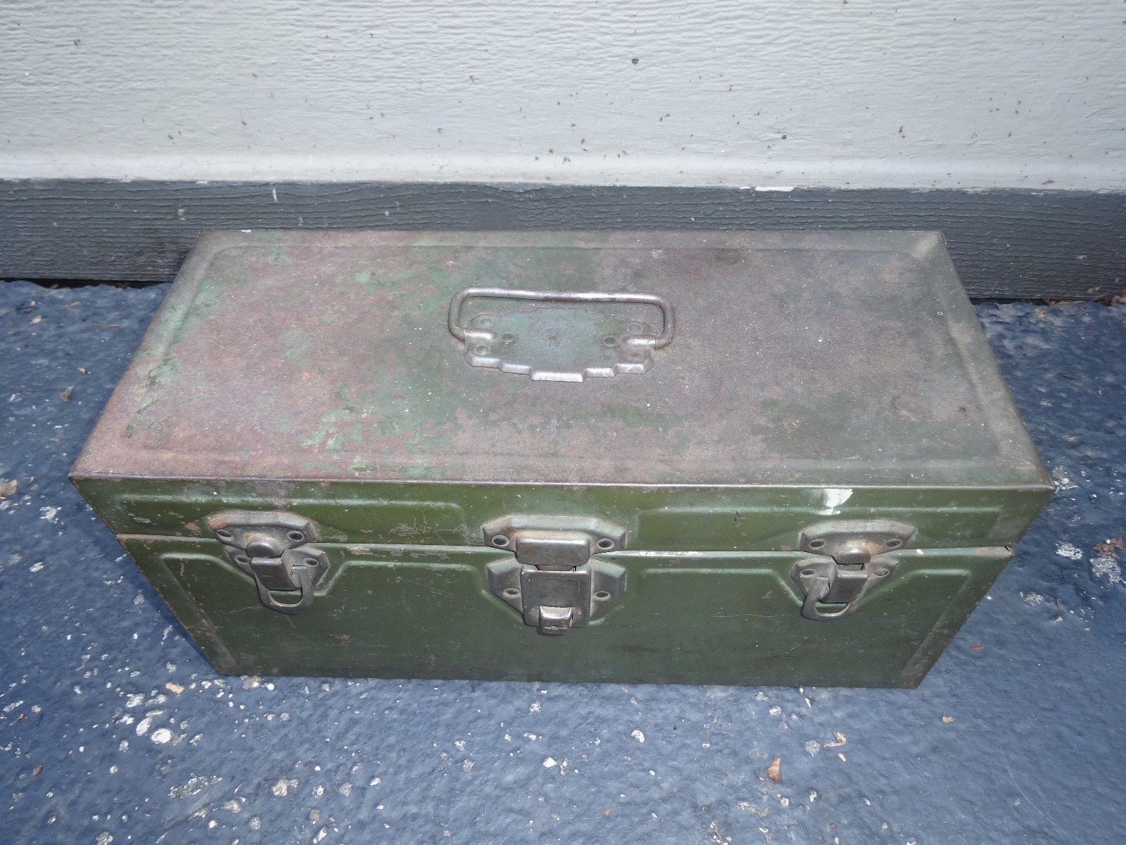 ANTIQUE ORIGINAL UNION UTILITY CHEST METAL TOOL TACKLE 🎣FISHING BOX ARMY GREEN