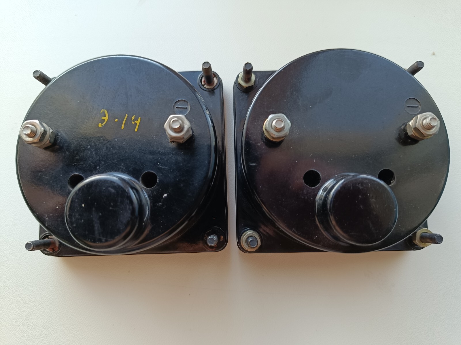 M42000 Voltmeter 0-50 Volt.2 pieces.Working.Good condition