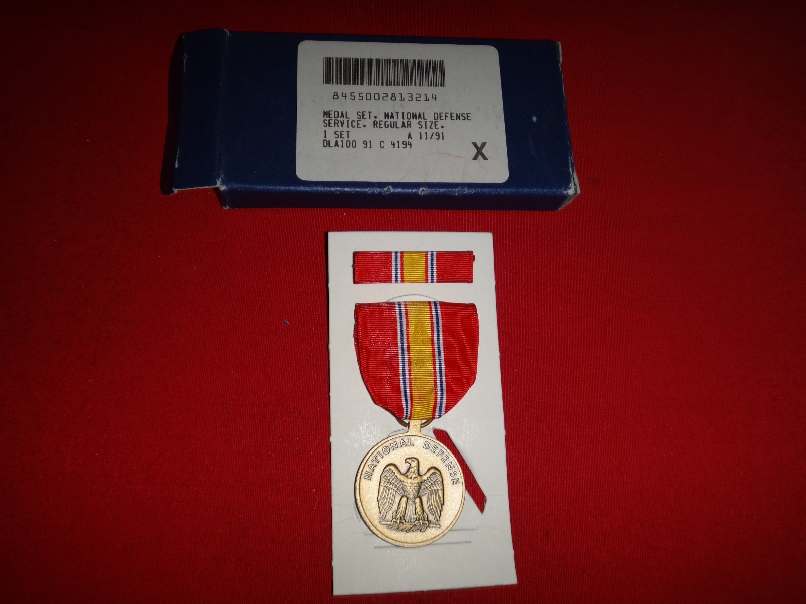 US Military NATIONAL DEFENSE SERVICE Medal + Ribbon Bar, Original Box Year 1991
