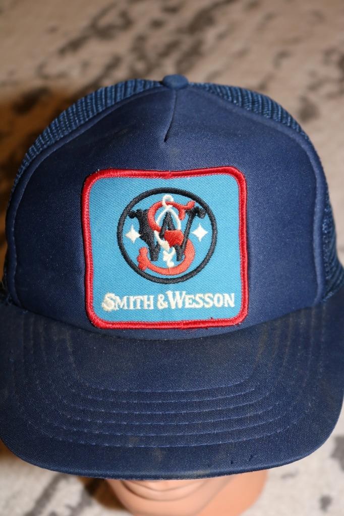 VINTAGE 80s SMITH & WESSON ADULT TRUCKER HAT SNAPBACK HUNTING CAP NAVY BLUE RARE
