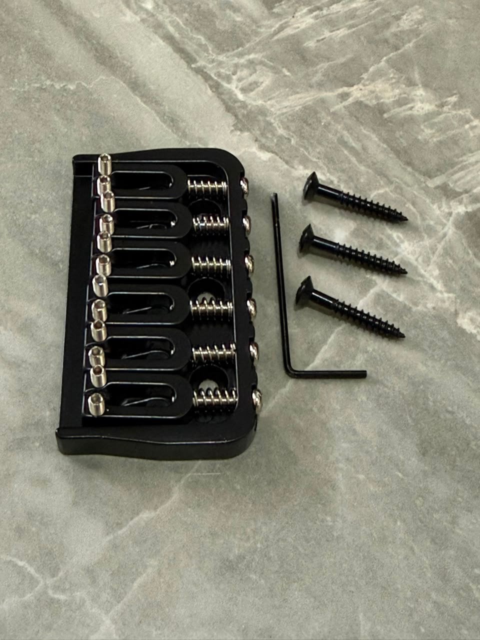 FIXED BRIDGE hipshot 6 string in  black