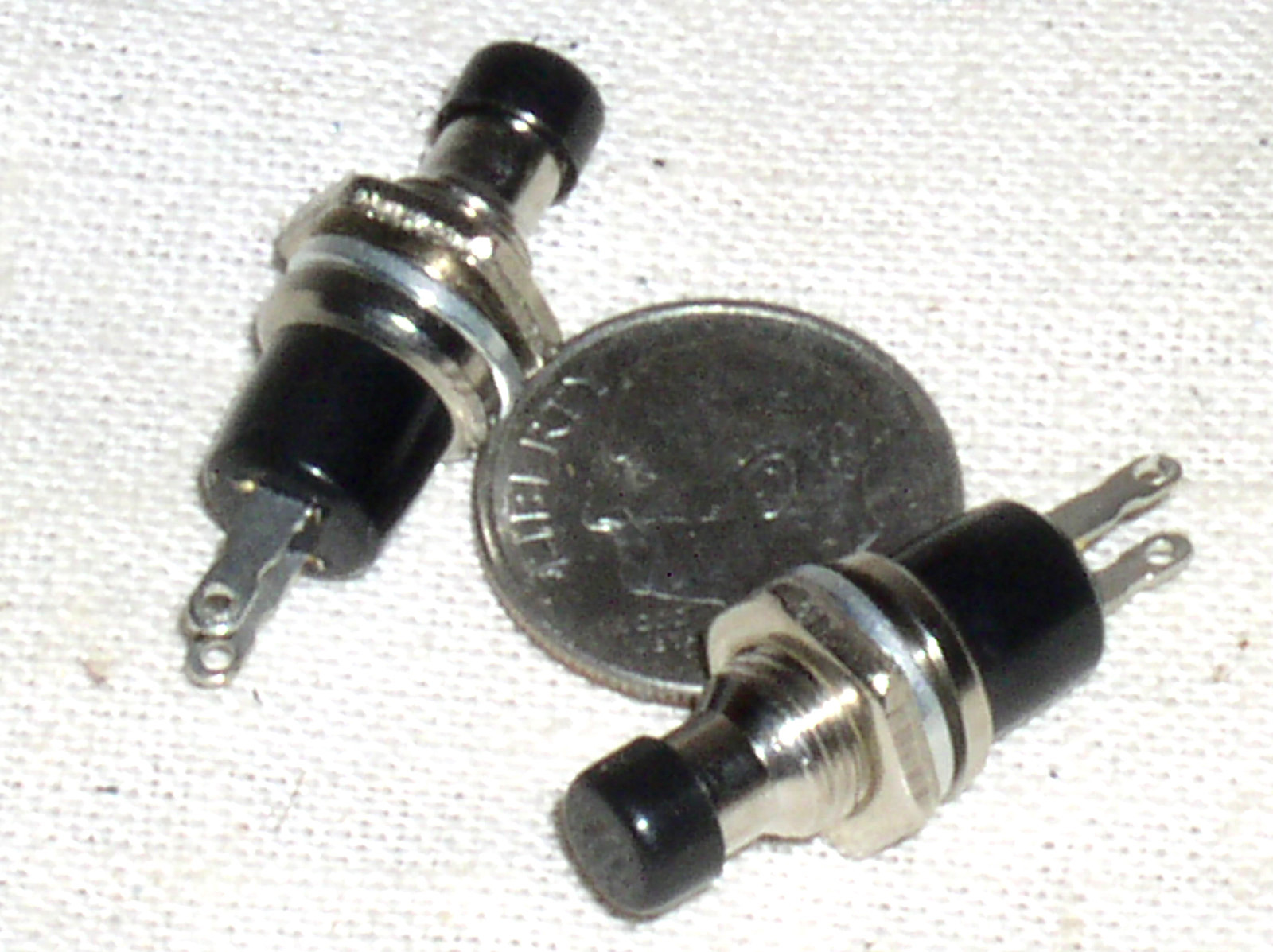 2 NEW N/C NORMALLY CLOSED BLACK PUSH BUTTON PUSHBUTTON TRAIN SWITCH 3 A AMP 3A