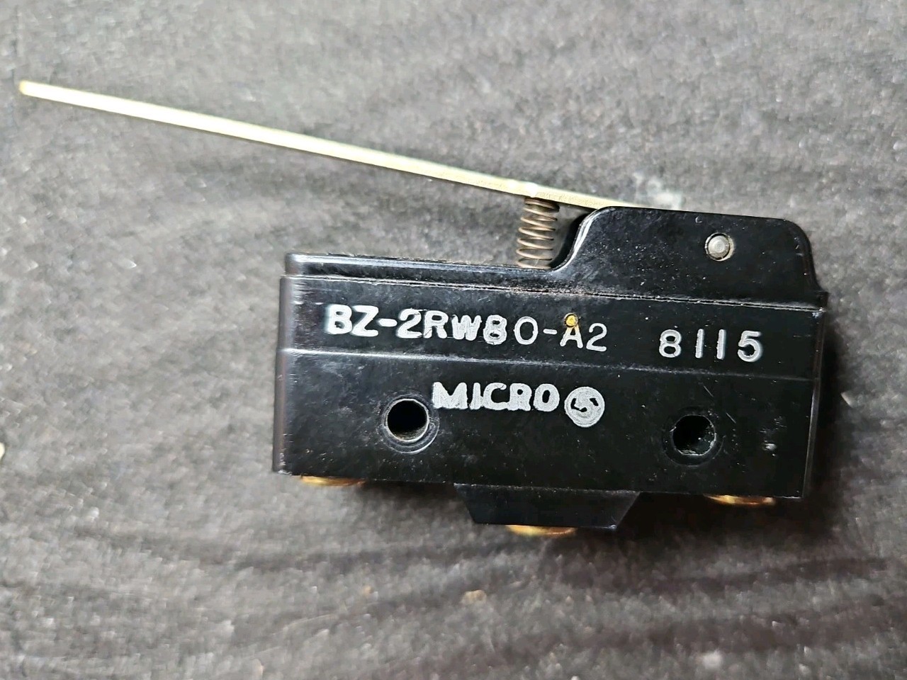 MICRO SWITCH 3 TERMINAL 15 Amp 1/8HP 125VAC BLACK BZ-2RW80-A2  FREEPORT, IL NOS