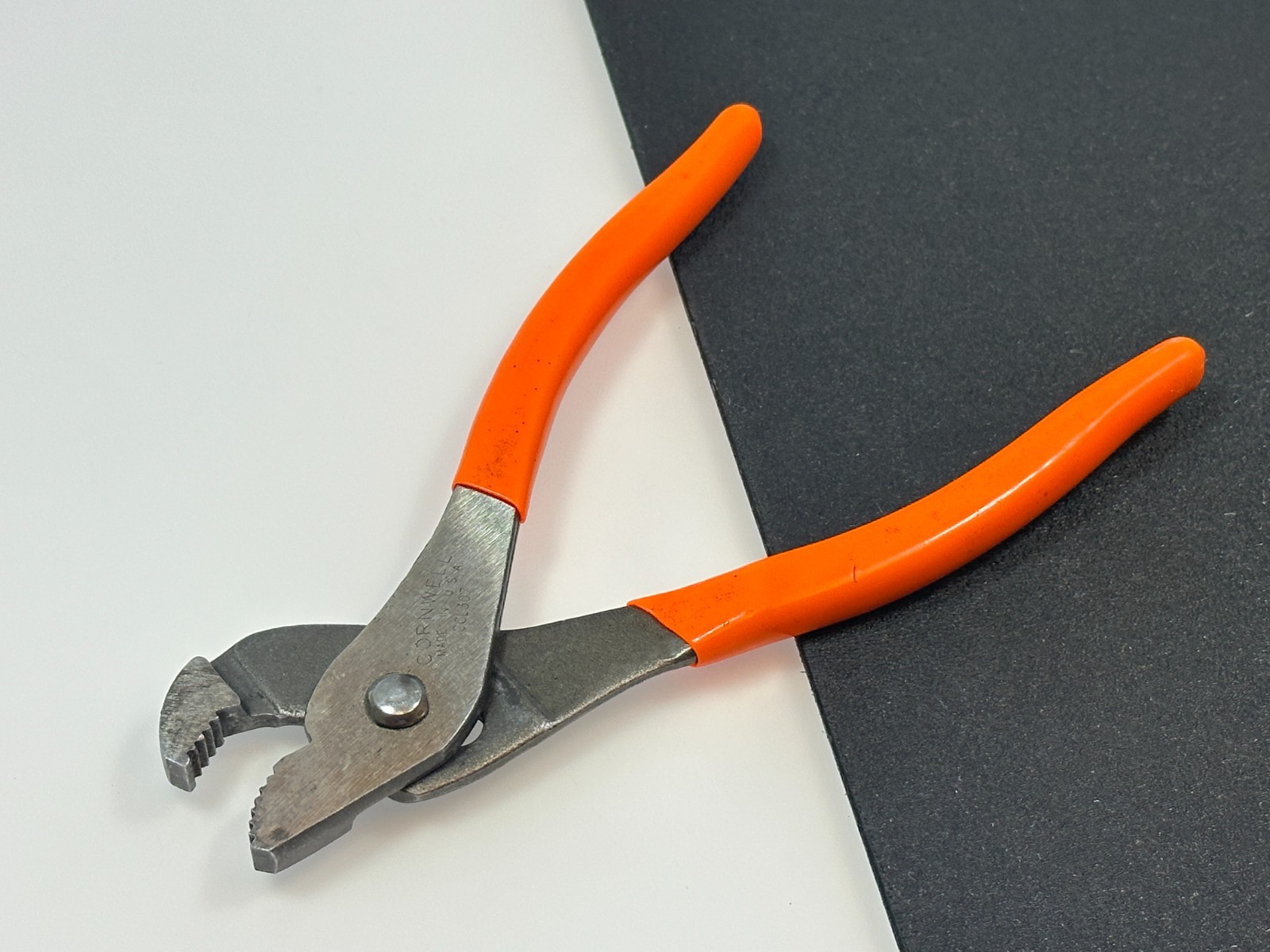 🇺🇸 Cornwell Tools USA 7" CCL307 Angle Nose Parrot Nose Pliers w/ Orange Grip