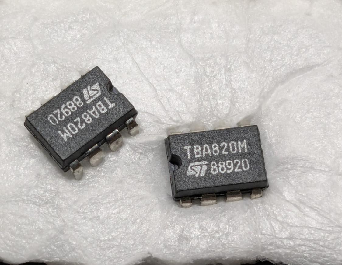 Lot of 2 NEW - ST Electronics TBA820M - 1.2 Watt Audio Amplifier 8 pin DIP