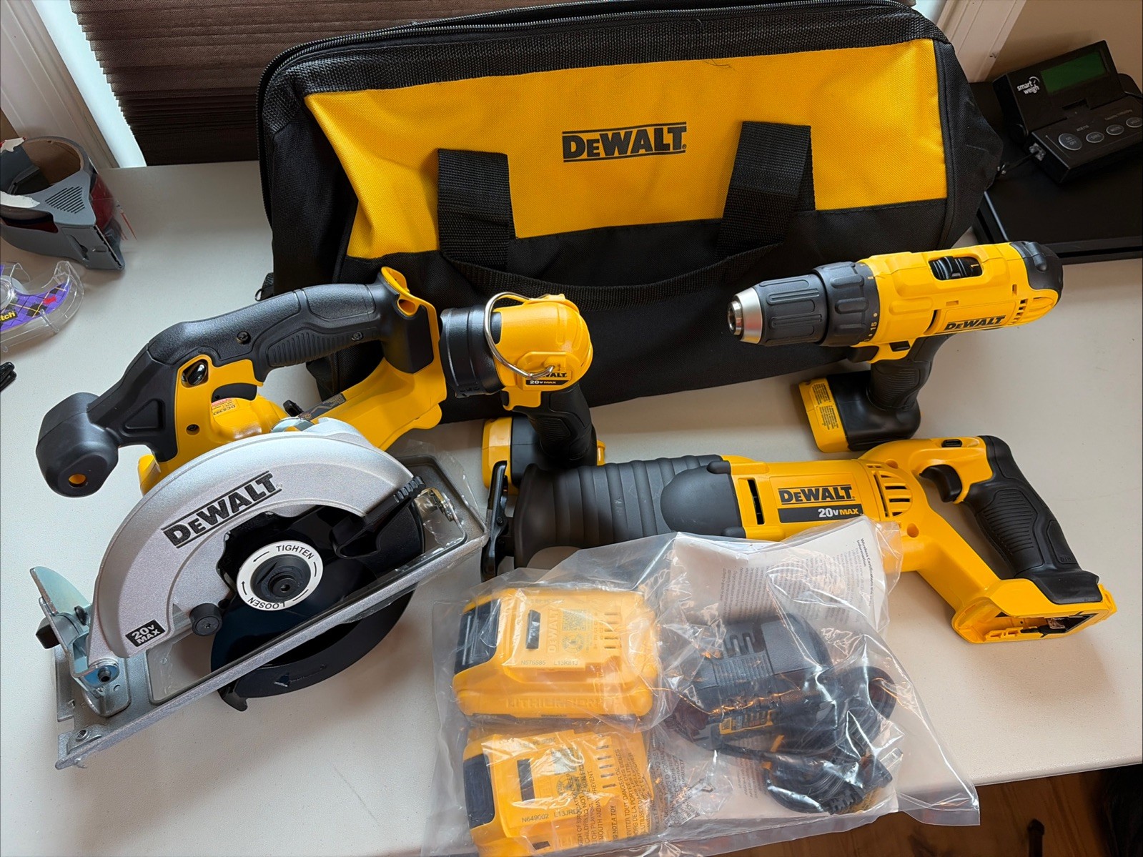 DEWALT DCK445D1M1 20V MAX Li-Ion Cordless 4-Tool Combo Kit  READ
