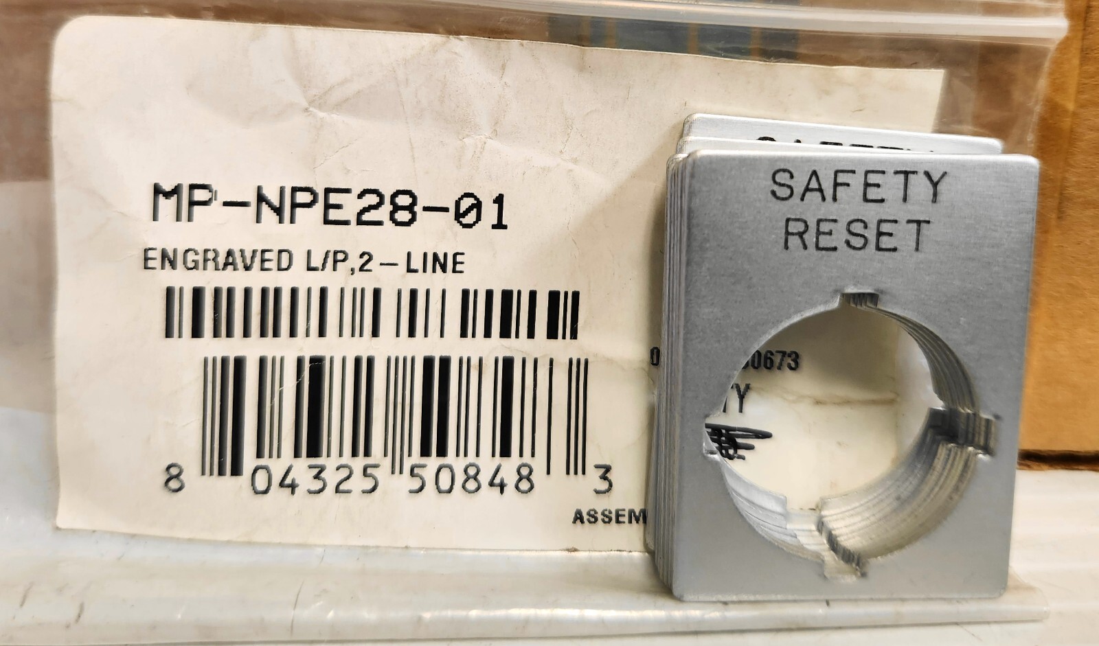 ABB MP-NPE28-01 Engraved Legend Plates 2-Lines "Safety Reset" (Lot of 10)