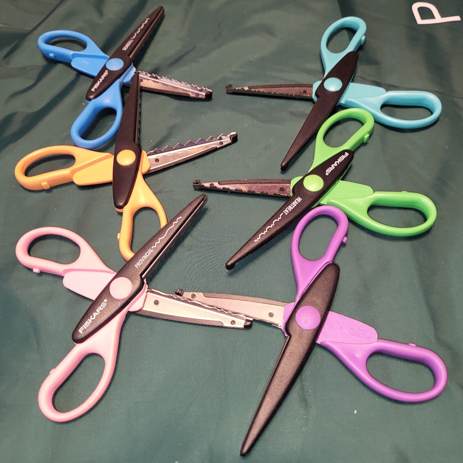 FISKARS Paper Edger Scissors,Set of 18 Patterns,Cutting Craft in Plastic Storage