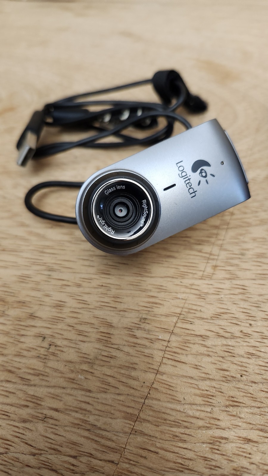 Logitech Quickcam V-UBV49 USB Web Cam Camera with Microphone and Clip Silver