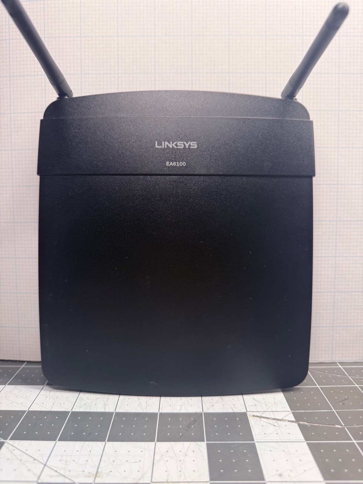 Linksys AC1200 Wi-Fi Wireless Dual-Band Router EA6100 Good Working Condition