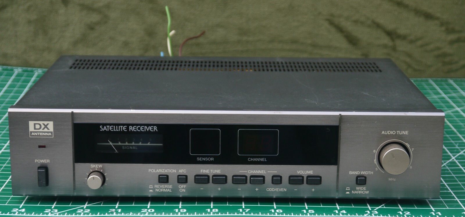 DX Antenna DSB-700 Satellite Receiver