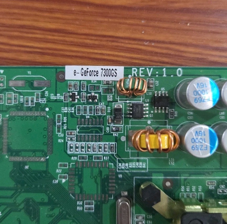 VINTAGE E-GEFORCE 7300GS GRAPHICS DISPLAY CARD PCI *D5