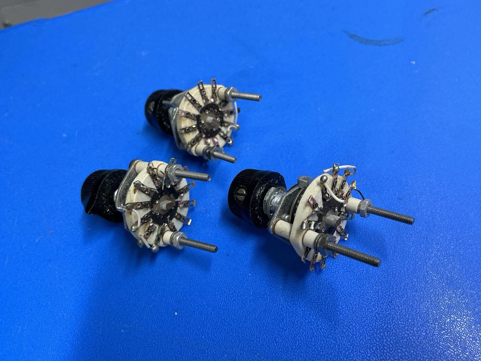 3 Vintage P-503 Ceramic rotary switch - USA - with Knobs