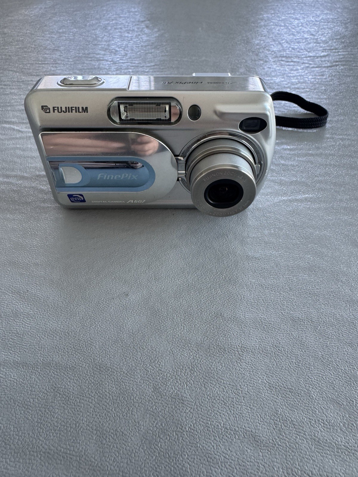 Fujifilm FinePix A607 Compact Digital Camera 6MP - Untested.