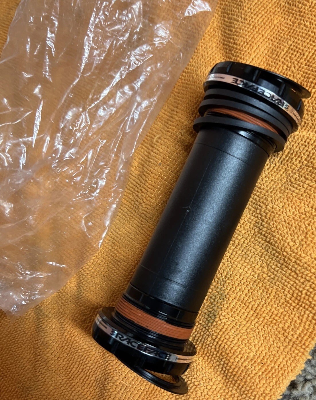 RaceFace 30mm CINCH Bottom Bracket BB BSA 100mm Shell Spindle External Seal