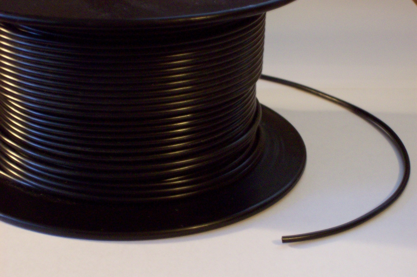 10 FEET OF 18 GAUGE BLACK SINGLE FIXTURE WIRE PLASTIC COVERED TYPE AWM 46682JB