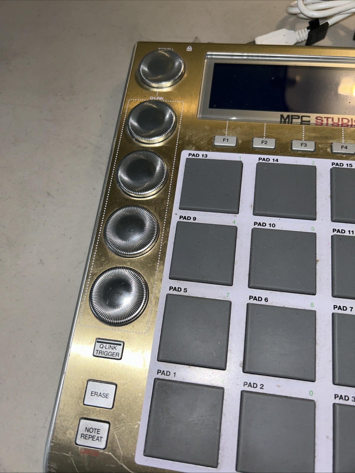 Akai Professional MPC Studio GOLD Sampler Drum Machine Controller PEDAL PAD