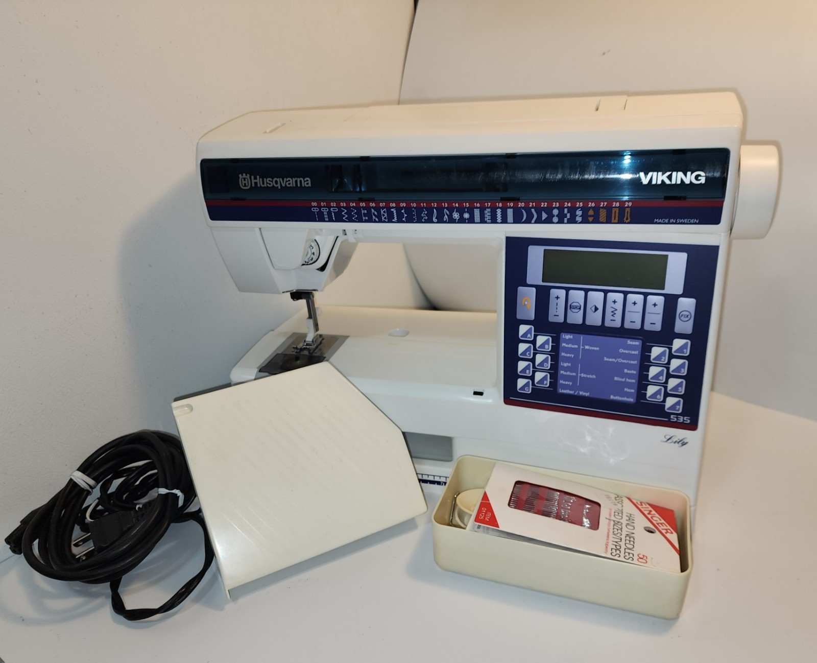 Husqvarna Viking 535 Lily Sewing Machine with Case Pedal and Accessories. Tested