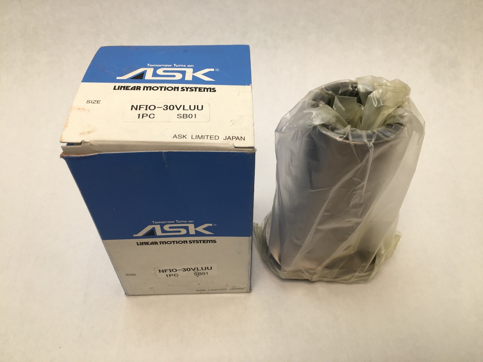 ASK NFIO30VLUU Flange Linear Bearing 30x45x123 mm NFIO-30 VLUU Japan