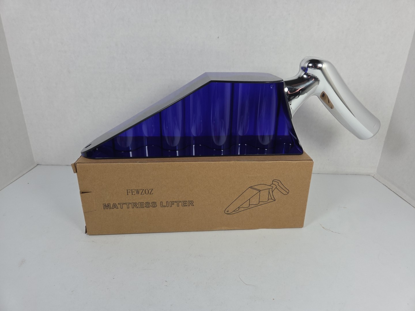 Mattress Lifter Wedge Tool Bed Making Sheets Riser Lifts Mattress NEW