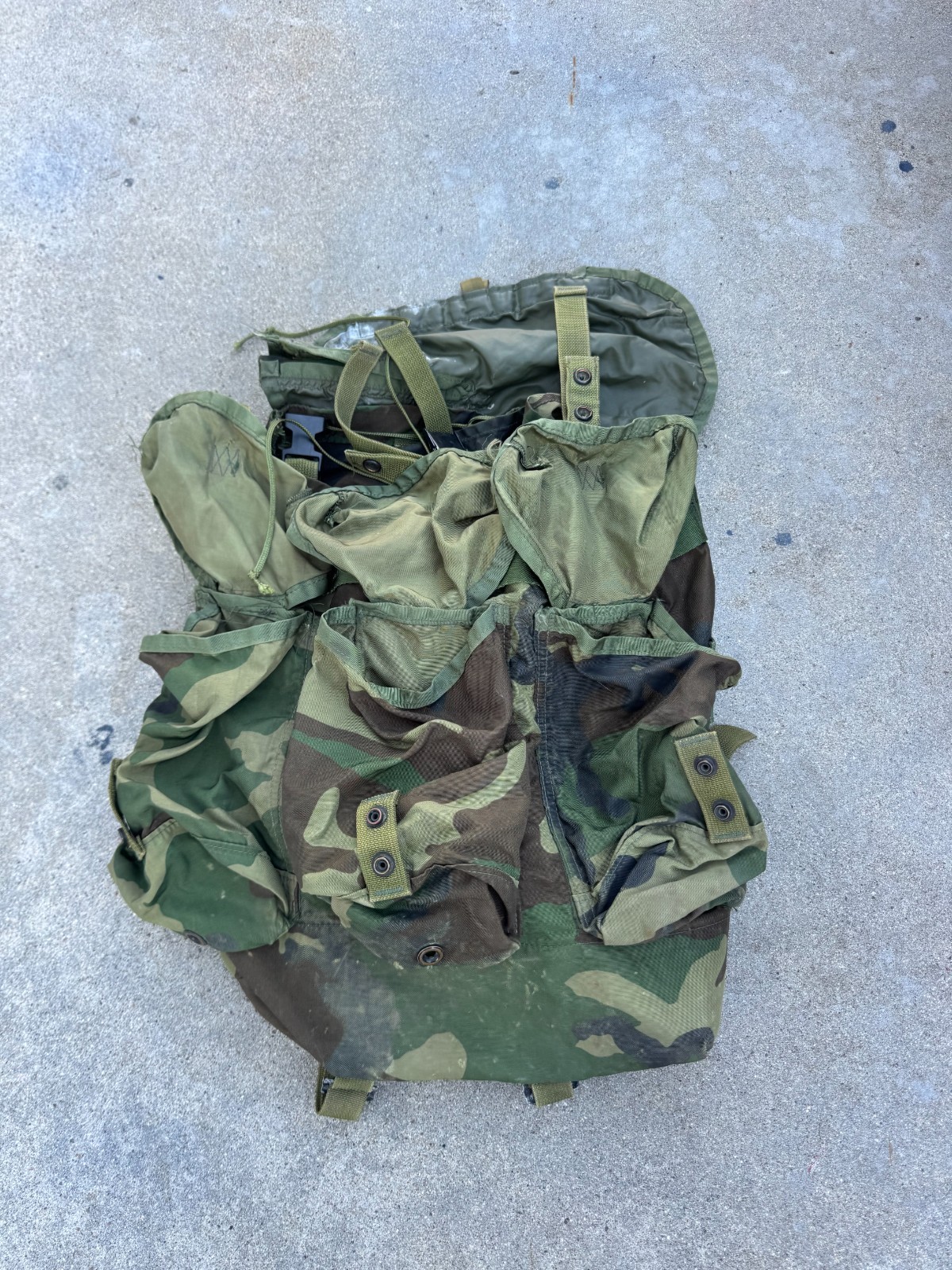 USGI LC-2 Medium M81 Woodland Field Pack w/ Shoulder Straps *No Frame*