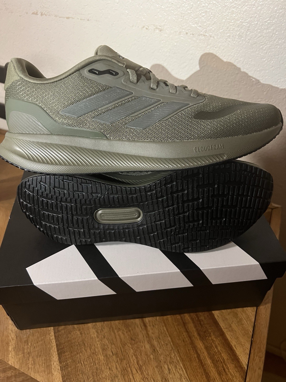 RUNFALCON 5 RUNNING SHOES size 11