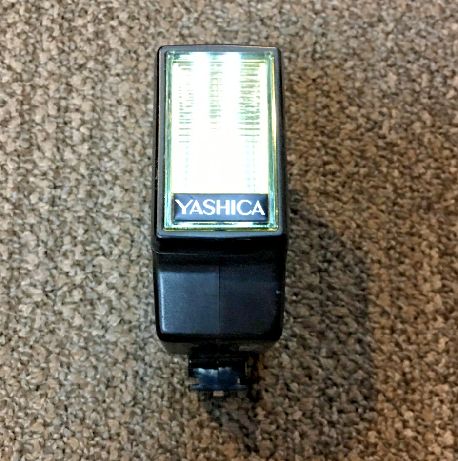YASHICA ES-20 CAMERA FLASH, JAPAN, WORKS