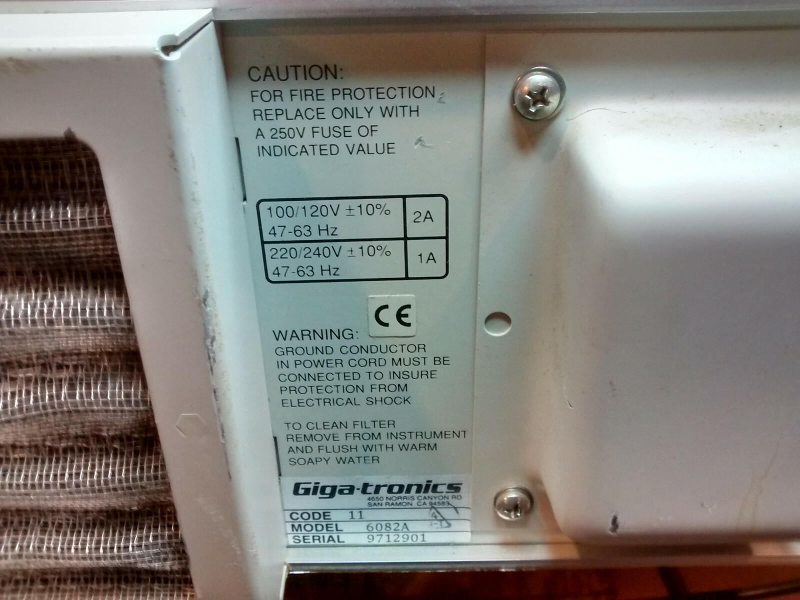 Giga-tronics 6082A Synthesized RF Signal Generator 100 kHz to 2112MHz Option 132