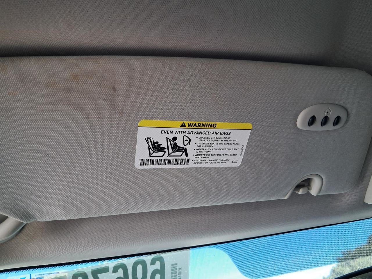 TOWN COUN 2015 Glove Box 4843836