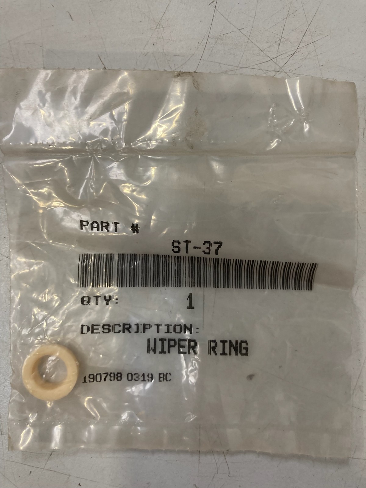 ST-37 D Style Rod Wiper 3/8" ID x 5/8" OD Urethane Hydraulic Seal