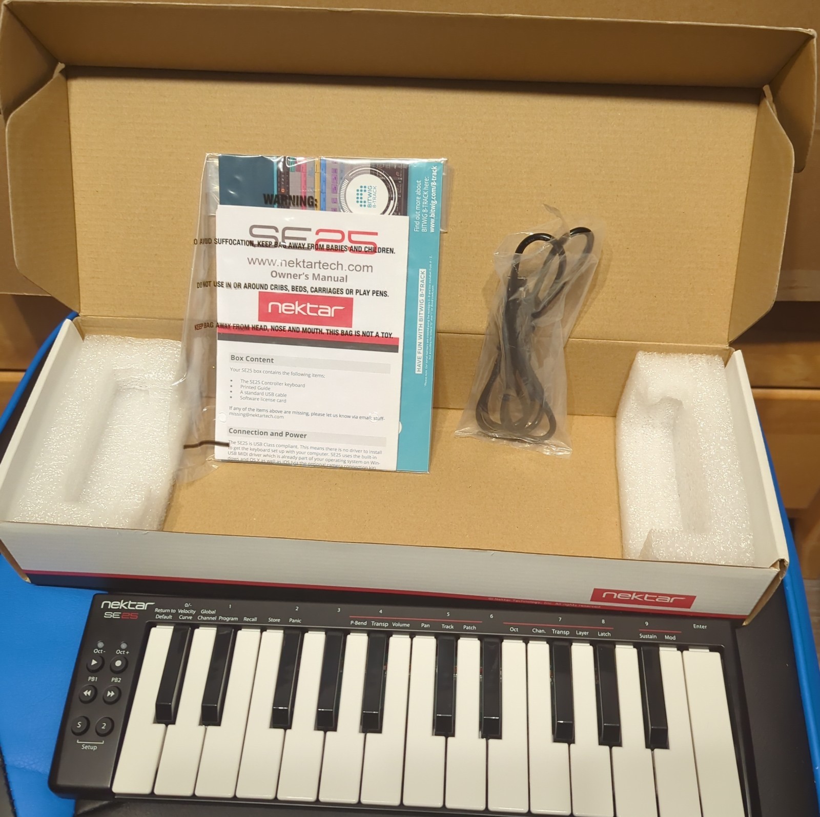 Nektar SE25 MIDI Keyboard Controller USB Wired 25 Mini Keys Portable Black Boxed