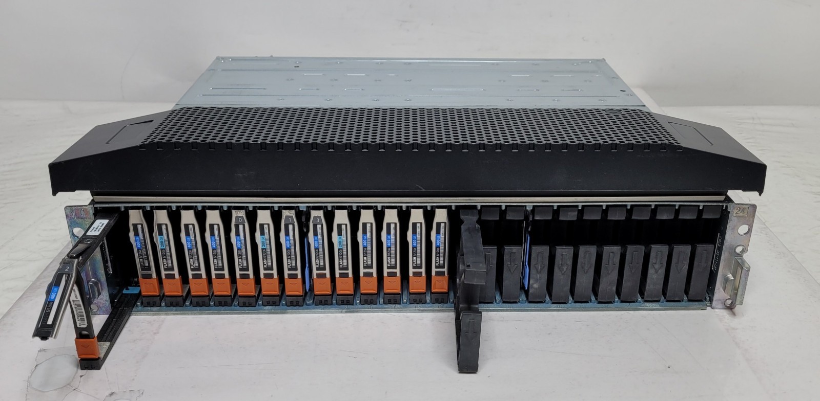EMC Model BPE25 - 2.5in 25 Drive Bay Mini SAS RJ45 Storage Array No HDDs